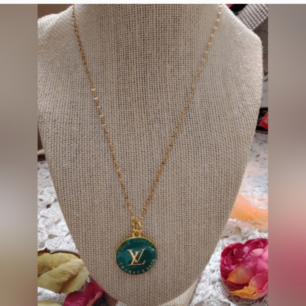Louis Vuitton Zipper Charm - Picture 8 of 15